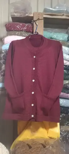 [C6JE-VBR4] CONJUNTO BABY RABIT DELGADA CON BOLZILLO CUELLO V Y POLO